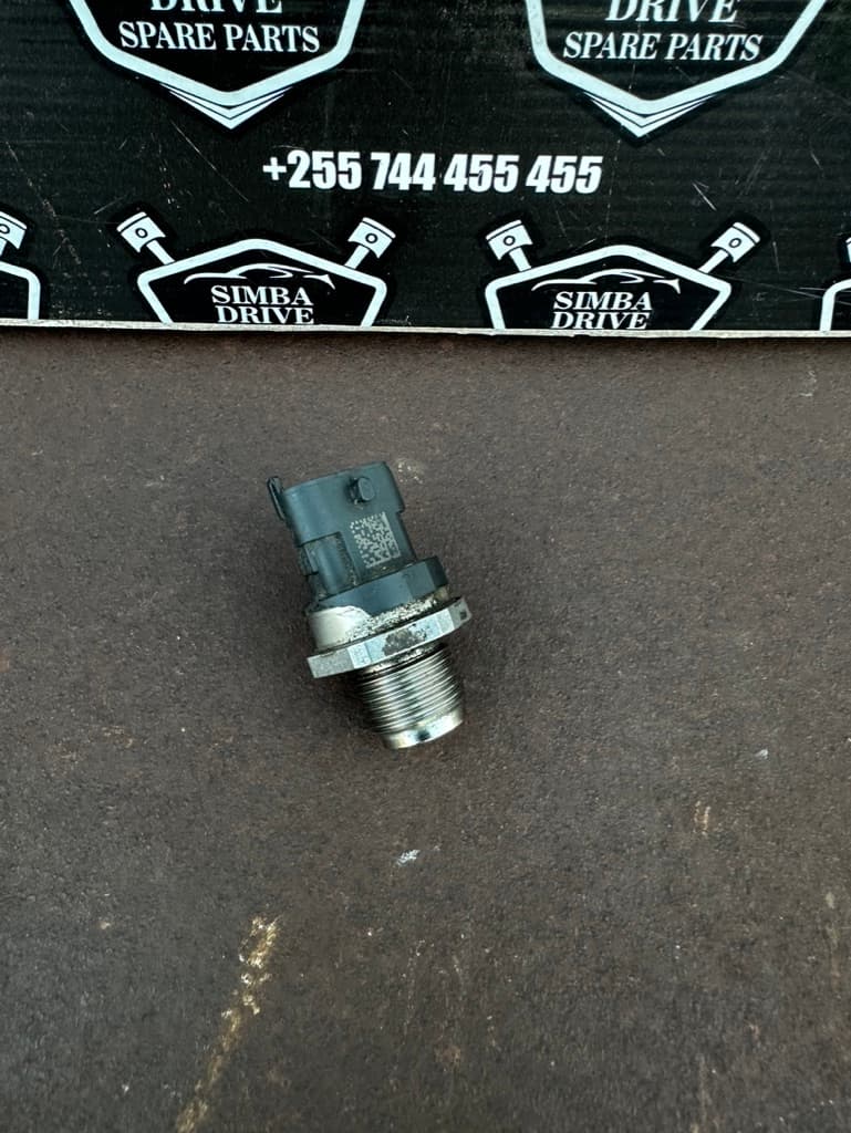 GENUINE LAND ROVER DISCOVERY 4 L319, RANGE ROVER SPORT L320 & L494 3.0L Diesel 2010 On Fuel Rail High Pressure Sensor