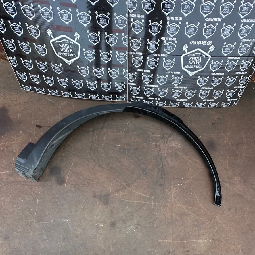 GENUINE LAND ROVER DISCOVERY 5 MK5 L462 2017 Rear Left Fender Wheel Arch