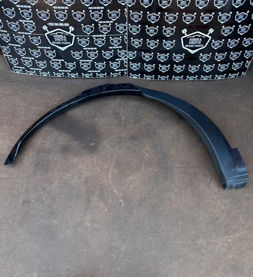 GENUINE LAND ROVER DISCOVERY 5 L462 2017-2024 2.0&3.0L O/S Driver Side Rear Right Wheel Arch Trim