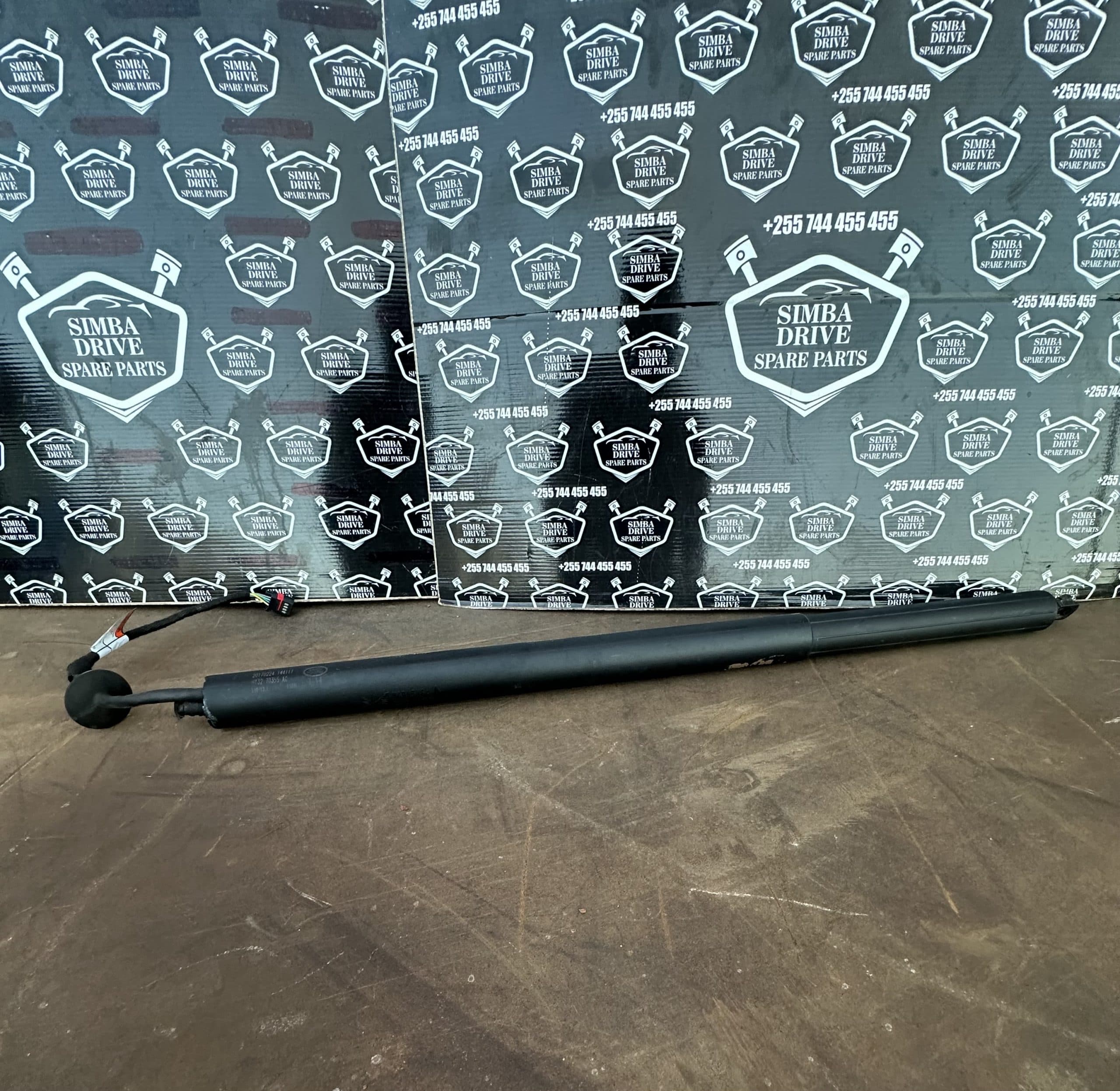 GENUINE LAND ROVER DISCOVERY 5 L462 2017-2026 Rear Left Tailgate Door Shock Absorber / Electric Boot Ram Struts