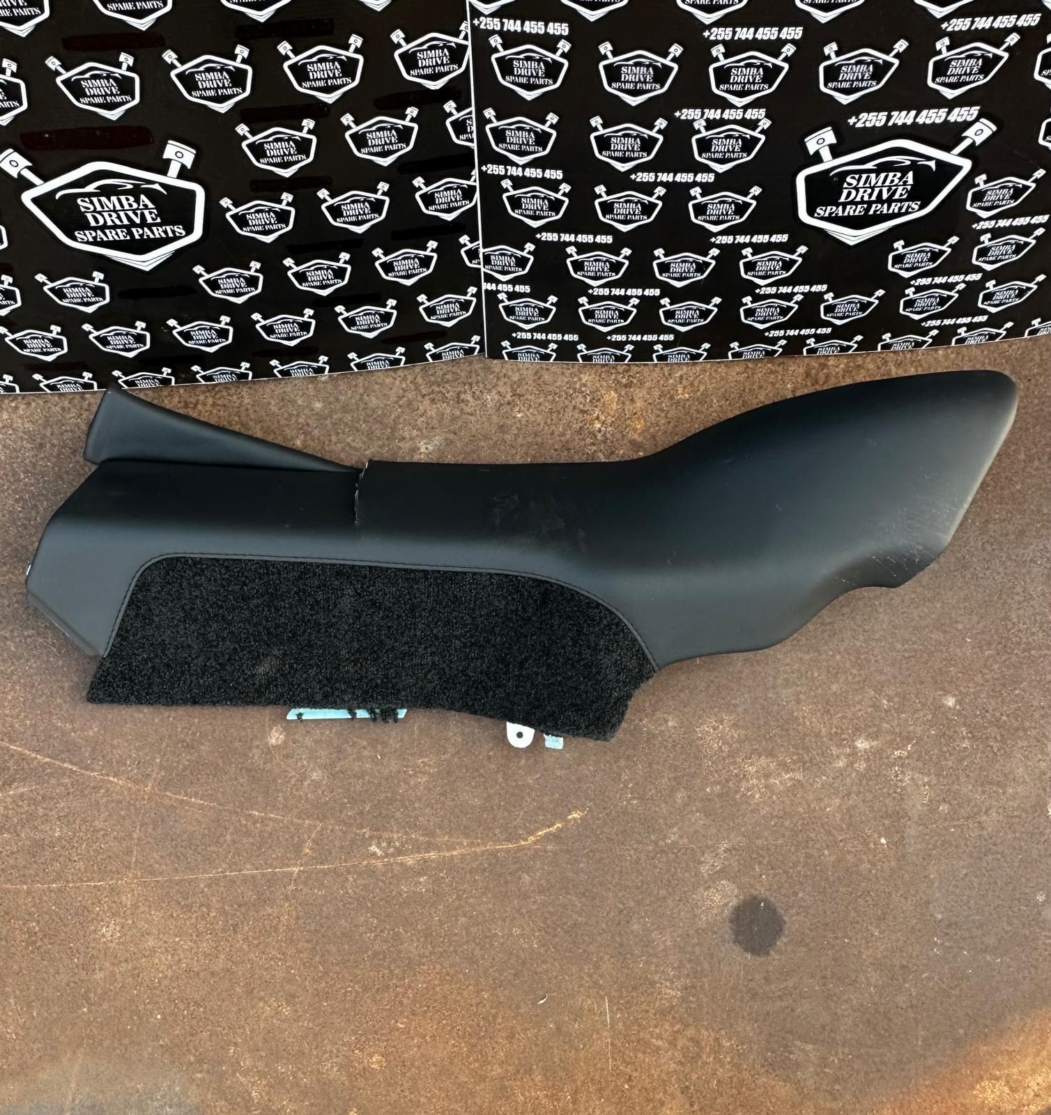 GENUINE RANGE ROVER VOGUE L405 2017 Rear Right Side Pillar Trim (Damage ) But Its Usable
