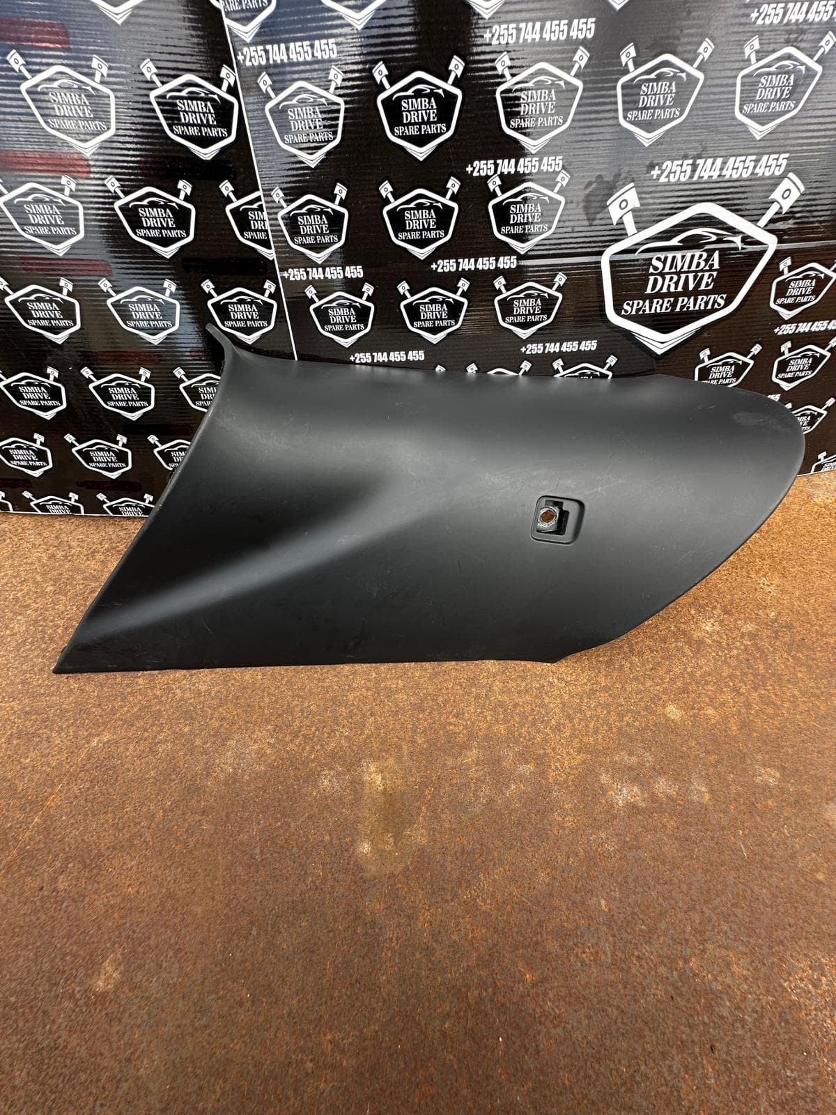 GENUINE RANGE ROVER VOGUE L405 2019 Right Pillar Cover (Black)