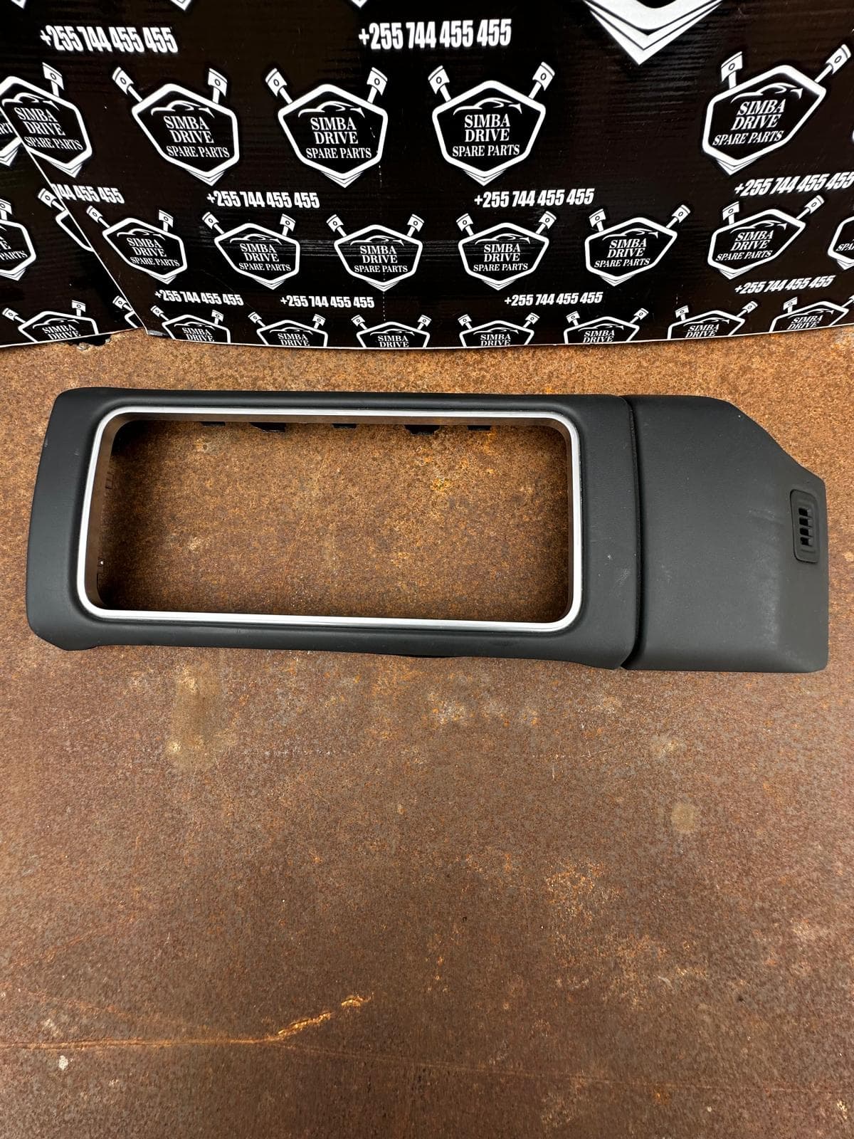 GENUINE RANGE ROVER VOGUE MK4 L405 2017-2021 Stereo Surround Trim (In Black)