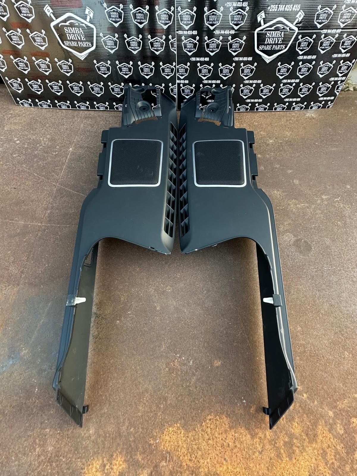 GENUINE RANGE ROVER VOGUE L405 2019-2022 Rear Quarter Boot Panel Trim PRICE FOR ONE (Right OR Left)